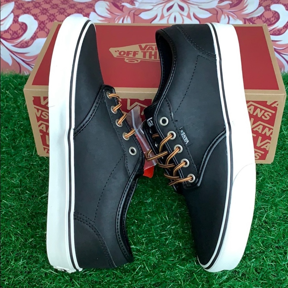 VANS WMNS ATWOOD LEATHER BLACK/MARSHMALLOW
(Leather)Bick/Mrshmllow
VN0A327L68X